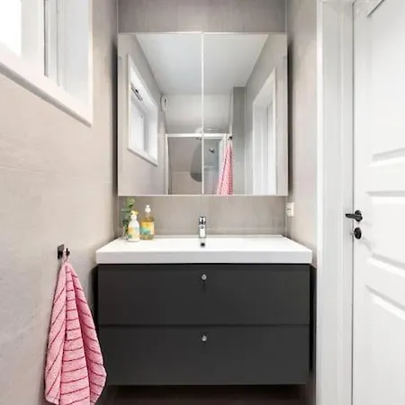 Charming Town House With A Cozy Loft *