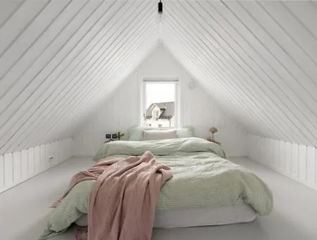 Charming Town House With A Cozy Loft Nyaraló Tromsø